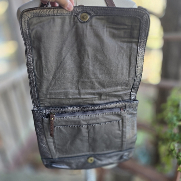 Fossil Metallic Silver Leather Messenger Bag - Picture 8 of 17